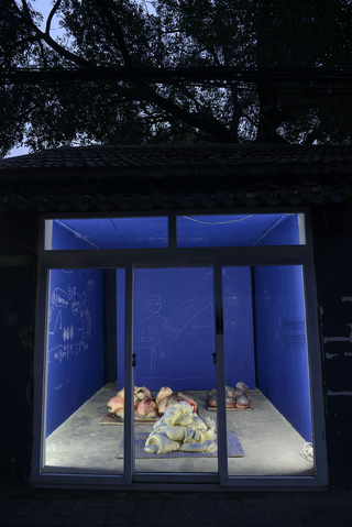 Zhao Tao 赵涛, Zhang Xiuliang 张秀良 and Zhang Mengmeng 张萌萌 / Social Sensibility Institute, Installation view / image courtesy Arrow Factory Beijing