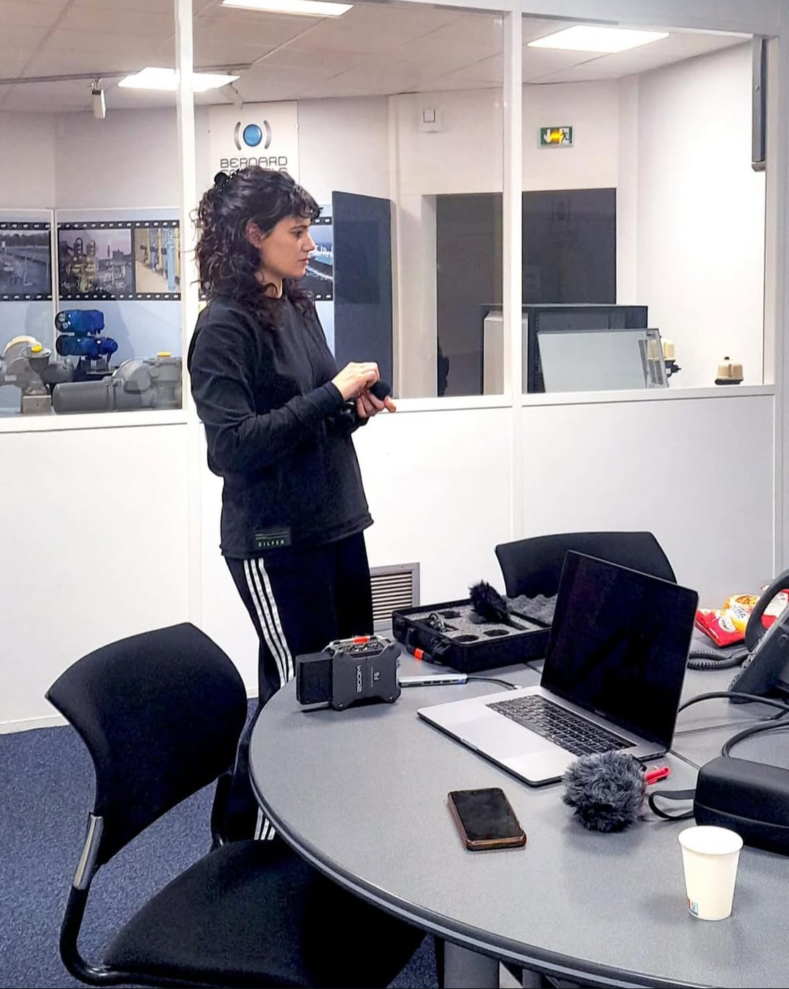 WORK / LIVE 干活  Paris-Gonesse /  Participation and Acting in artist Pauline Pastry's new film "Les dormeurs éveillés."