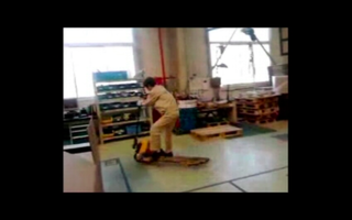 Alessandro Rolandi 李山, Action: pulling a stnt with a forklift 